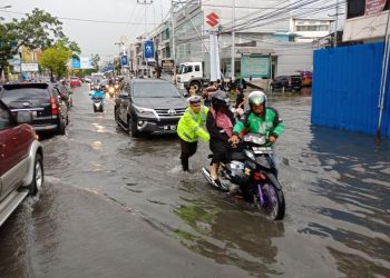 Masuk Musim Hujan, Ini Alasannya Motor Lebih Baik Didorong Saat Banjir