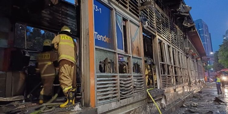 Halte TransJakarta Tendean Kebakaran Simak Kondisi Terkini