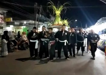 Warga Gresik Gelar Tradisi Ritual Rebo Wekasan