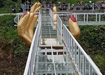 Kerusakan Jembatan Kaca The Geong Pecah, 1 Wisatawan Meninggal