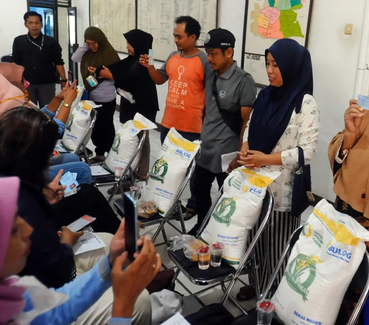 Pemprov DKI Jakarta Lakukan Perbaikan Data Penerima Bansos, Warga Bisa Cek Status di Link Ini