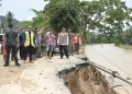 Kabupaten Pesisir Selatan Sumatera Barat Dilanda Banjir Bandang : Perbaikan Jalan Butuh 2 Minggu