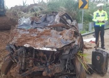 Insiden Tanah Longsor di Tol Bocimi: Mobil Terperosok ke Jurang, Penumpang Selamat