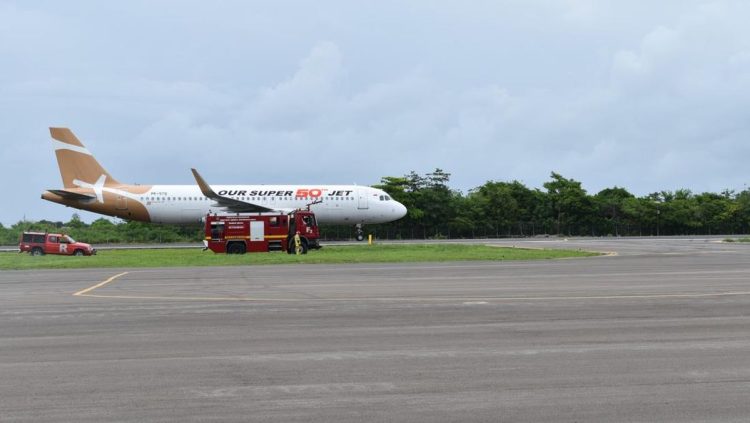 Pesawat Super Air Jet Lakukan Pendaratan Darurat di Bandara Juanda