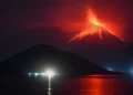 Gunung Lewotobi Laki-laki Erupsi Tiada Henti