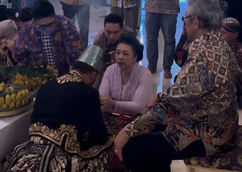 foto-kgph-mangkubumi-dinobatkan-sebagai-pb-xiv