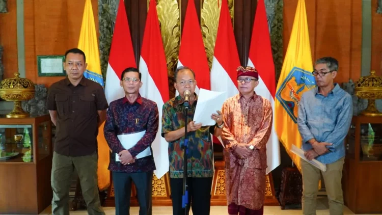 Koster Perintah Bongkar Lift Kaca