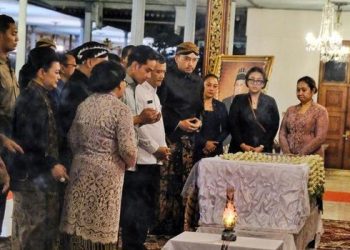 Jokowi Gibran Melayat Raja Solo