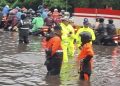 Banjir di Sejumlah Titik di Jakarta, Polantas Berjibaku Atur Lalin
