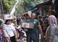 Bantuan Sembako Polri Bantu Penuhi Kebutuhan Pokok Warga Kampung Tongkol