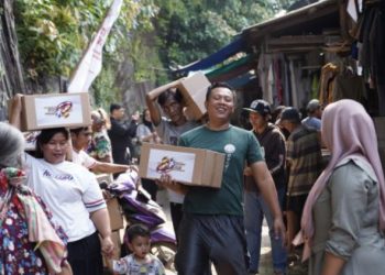 Bantuan Sembako Polri Bantu Penuhi Kebutuhan Pokok Warga Kampung Tongkol