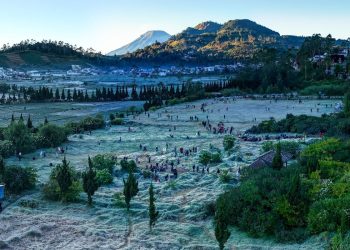Suhu Capai Minus 6 Derajat Celsius, Fenomena Embun Es Kembali Selimuti Dieng