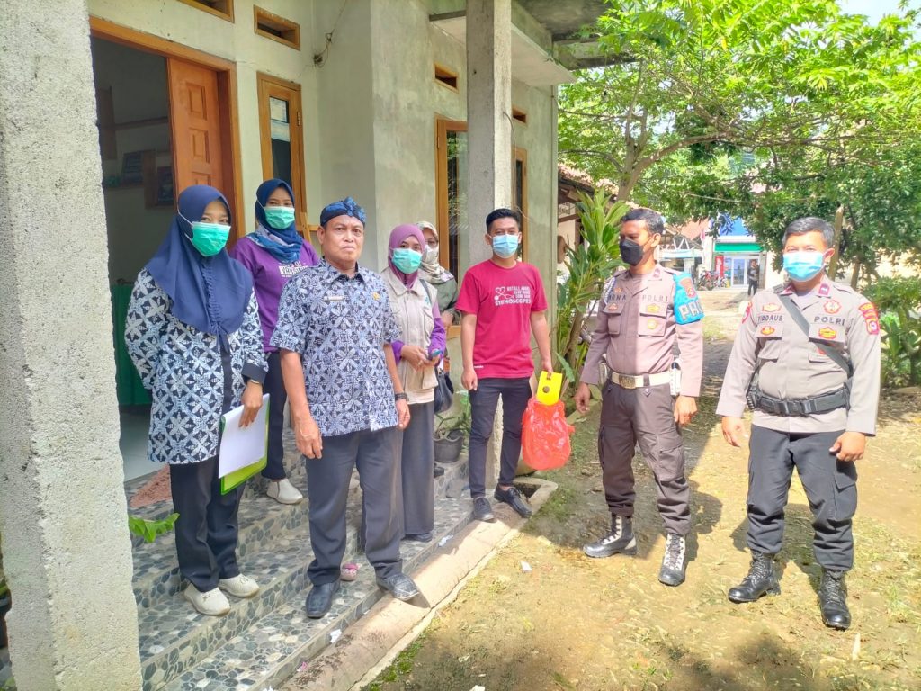 Kapolsek Cibadak Polres Lebak Sambangi Masyarakat Ajak Jaga Kondusifitas