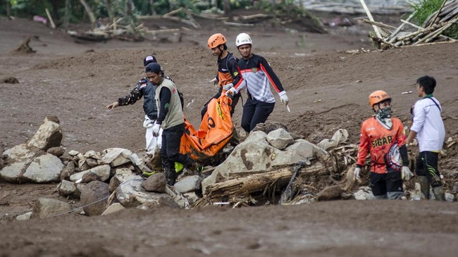 Update Longsor Cisarua Bandung Barat: 25 Kantong Jenazah Berhasil Dievakuasi