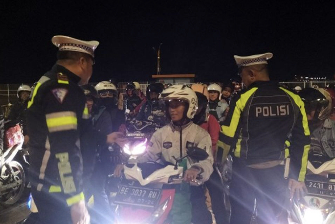 Menjaga Jalan, Menjaga Kehidupan: Dedikasi Polantas yang Tak Pernah Berhenti